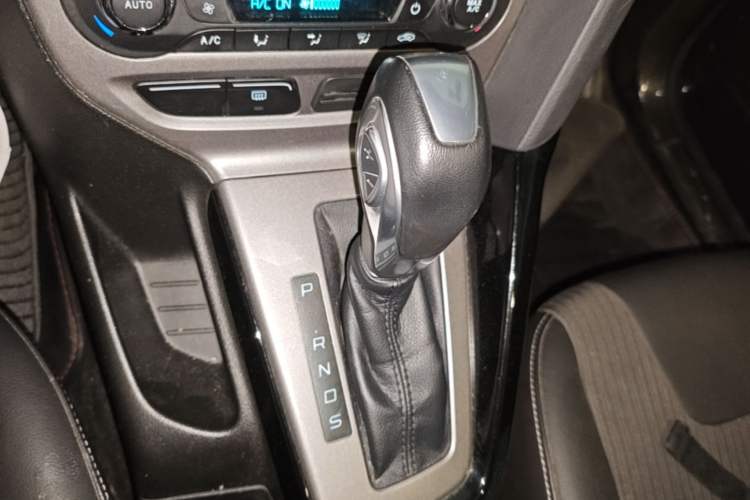 Used Ford Focus 2012 Hatchback 1.6L Automatic Fashion Edition Gear Lever