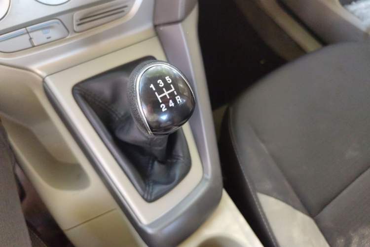 Used Ford Focus 2012 Sedan 1.6L Manual Comfort Model Gear Lever