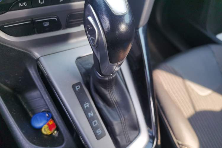 Used Ford Focus 2012 Sedan 1.6L Automatic Fashion Edition Gear Lever
