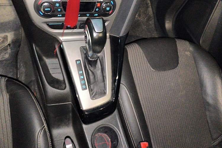 Used Ford Focus 2012 Hatchback 1.6L Automatic Fashion Edition Gear Lever