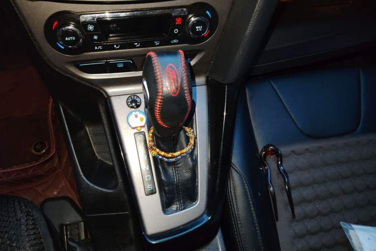 Used Ford Focus 2012 Hatchback 1.6L Automatic Fashion Edition Gear Lever