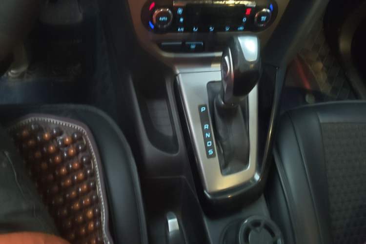 Used Ford Focus 2012 Sedan 1.6L Automatic Fashion Edition Gear Lever