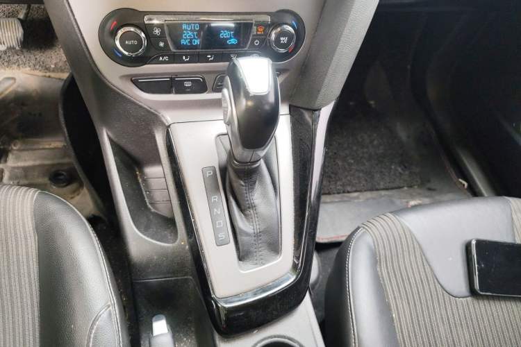 Used Ford Focus 2012 Hatchback 1.6L Automatic Fashion Edition Gear Lever