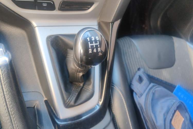 Used Ford Focus 2012 Hatchback 2.0L Manual Luxury Sport Model Gear Lever
