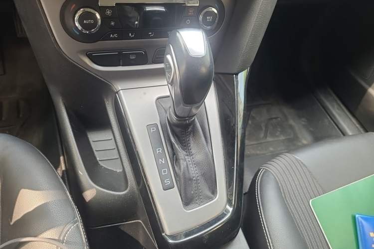 Used Ford Focus 2012 Hatchback 1.6L Automatic Fashion Edition Gear Lever