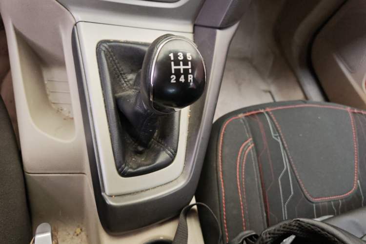 Used Ford Focus 2012 Sedan 1.6L Manual Comfort Model Gear Lever