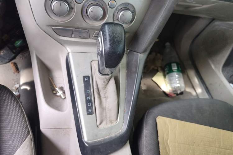Used Ford Focus 2012 Sedan 1.6L Automatic Comfort Model Gear Lever