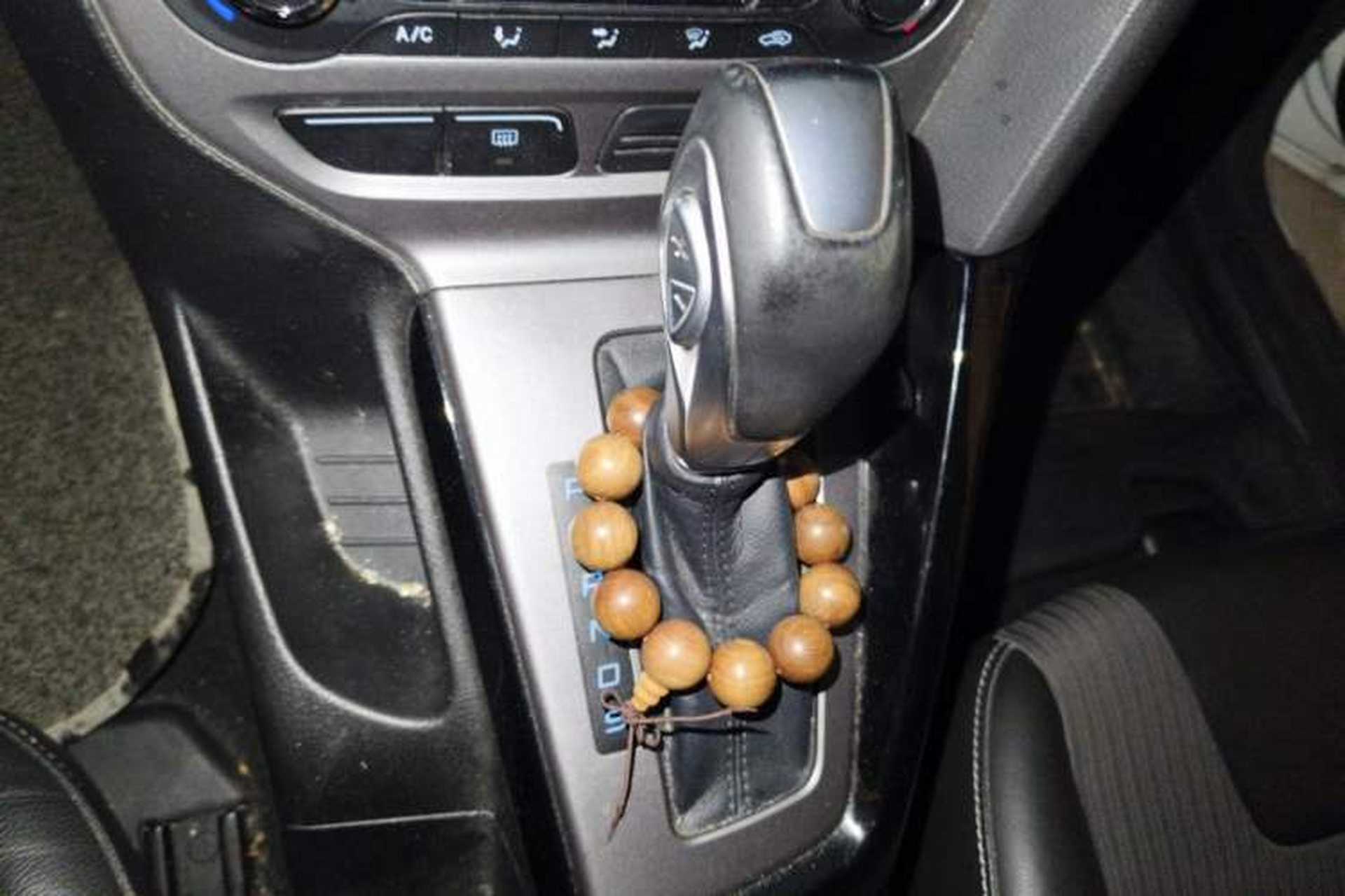 Used Ford Focus 2012 Sedan 1.6L Automatic Fashion Edition Gear Lever
