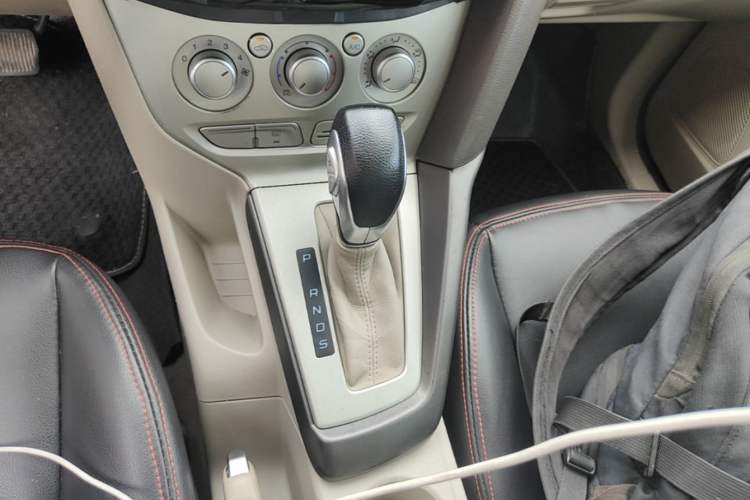Used Ford Focus 2012 Hatchback 1.6L Automatic Comfort Model Gear Lever