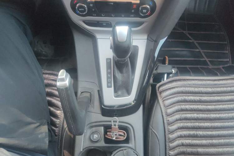 Used Ford Focus 2012 Hatchback 2.0L Automatic Luxury Sport Model Gear Lever