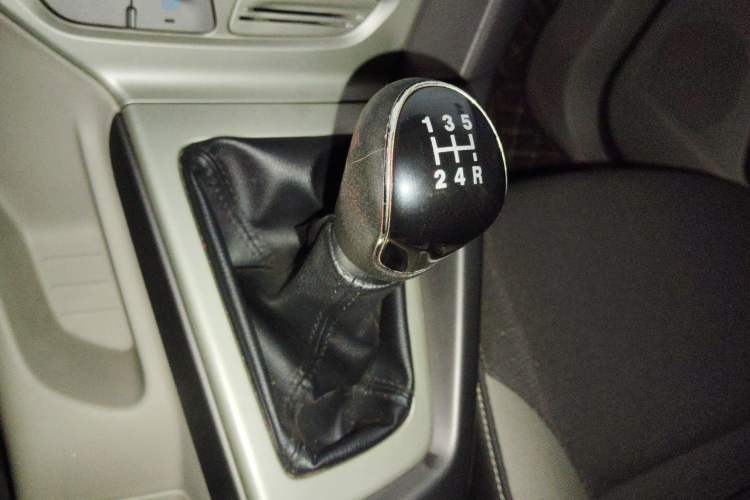 Used Ford Focus 2012 Sedan 1.6L Manual Comfort Model Gear Lever