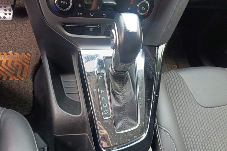 Used Ford Focus 2012 Hatchback 1.6L Automatic Fashion Edition Gear Lever