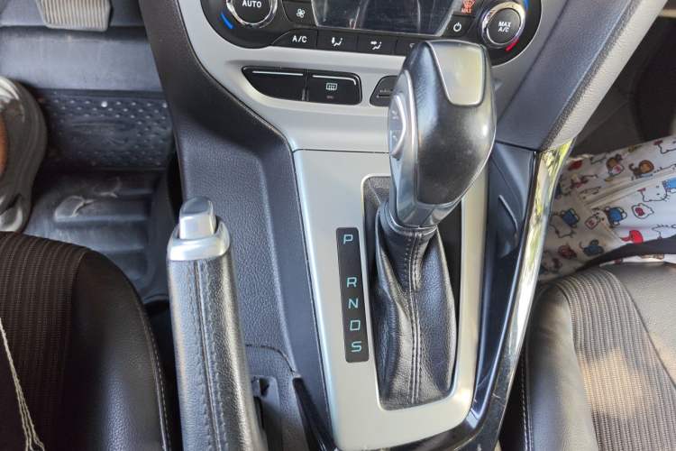 Used Ford Focus 2012 Hatchback 2.0L Automatic Luxury Sport Model Gear Lever