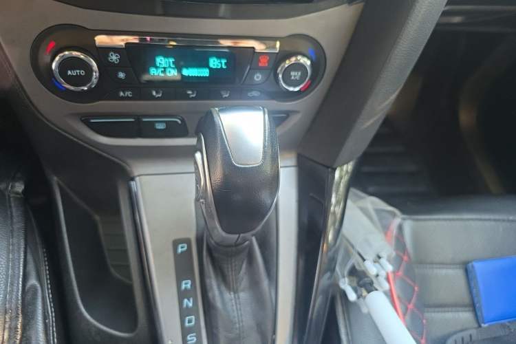 Used Ford Focus 2012 Hatchback 1.6L Automatic Fashion Edition Gear Lever