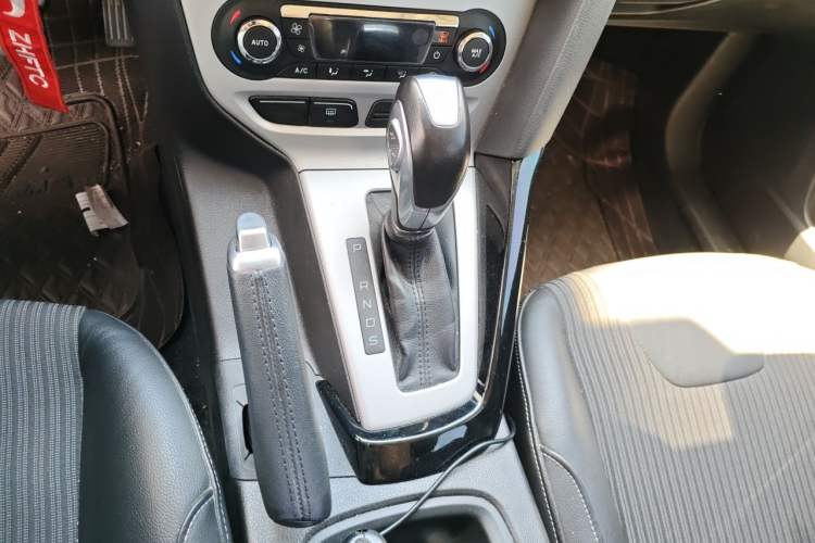 Used Ford Focus 2012 Hatchback 2.0L Automatic Luxury Sport Model Gear Lever