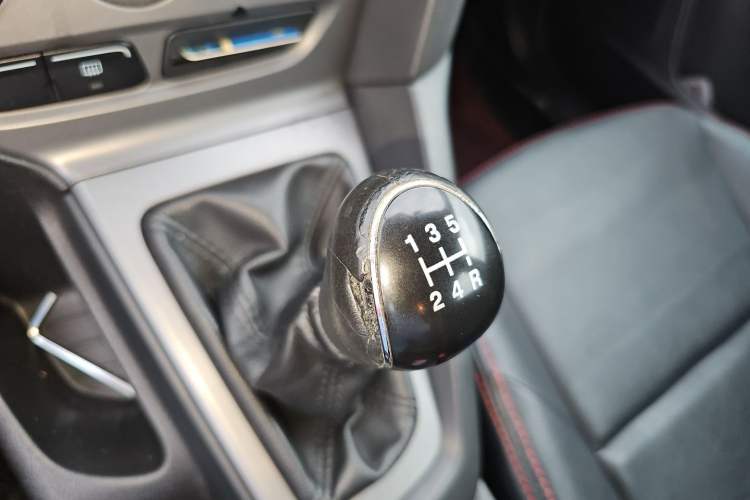 Used Ford Focus 2012 Hatchback 1.6L Manual Comfort Model Gear Lever