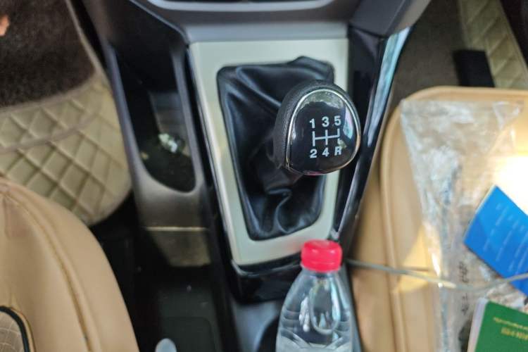Used Ford Focus 2012 Sedan 1.6L Manual Fashion Edition Gear Lever