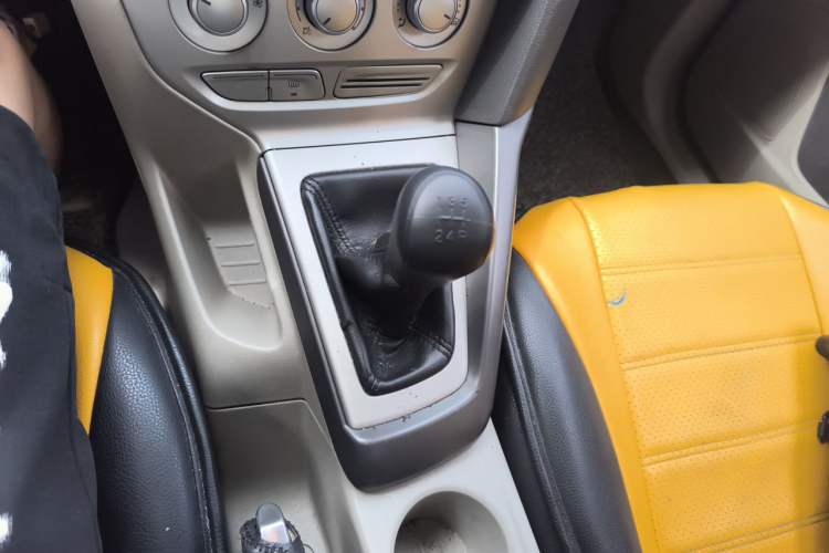 Used Ford Focus 2012 Sedan 1.6L Manual Comfort Model Gear Lever