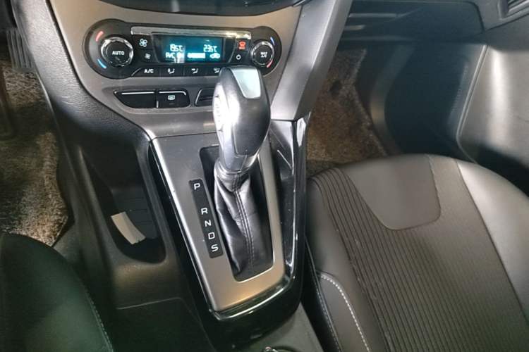 Used Ford Focus 2012 Hatchback 1.6L Automatic Fashion Edition Gear Lever
