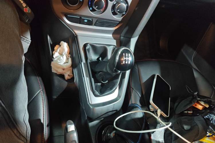 Used Ford Focus 2012 Hatchback 1.6L Manual Comfort Model Gear Lever