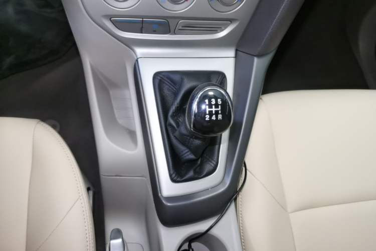 Used Ford Focus 2012 Sedan 1.6L Manual Comfort Model Gear Lever
