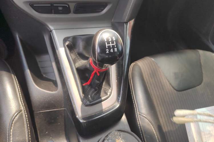 Used Ford Focus 2012 Sedan 1.6L Manual Fashion Edition Gear Lever