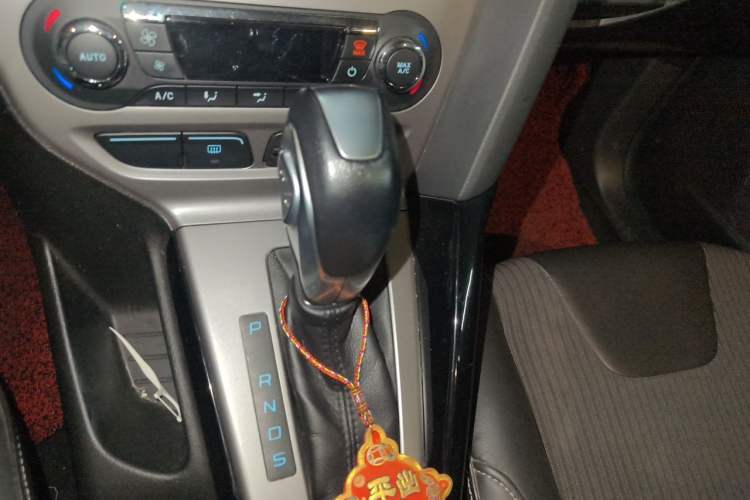 Used Ford Focus 2012 Hatchback 1.6L Automatic Fashion Edition Gear Lever