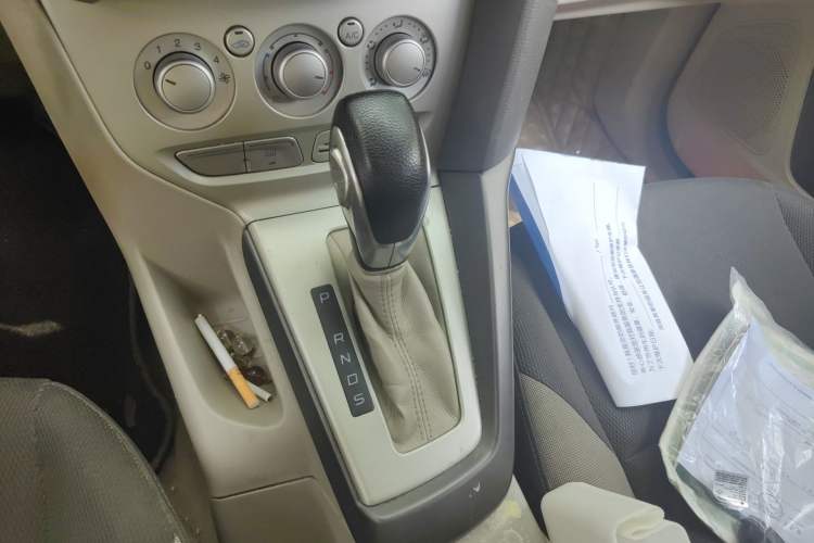 Used Ford Focus 2012 Sedan 1.6L Automatic Comfort Model Gear Lever