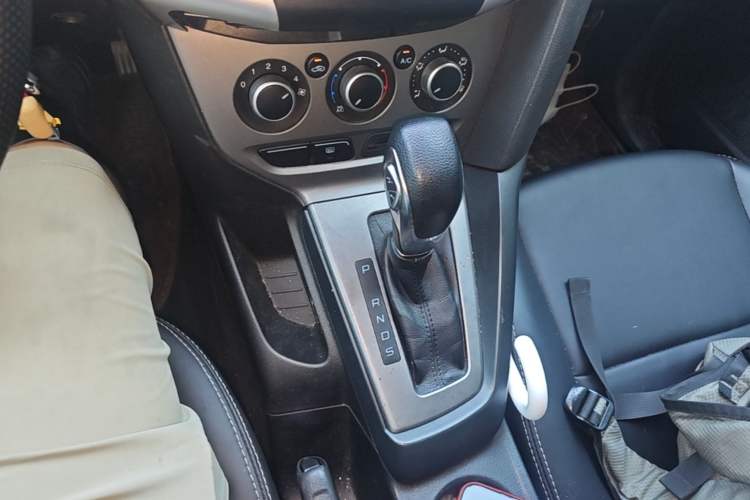 Used Ford Focus 2012 Hatchback 1.6L Automatic Comfort Model Gear Lever