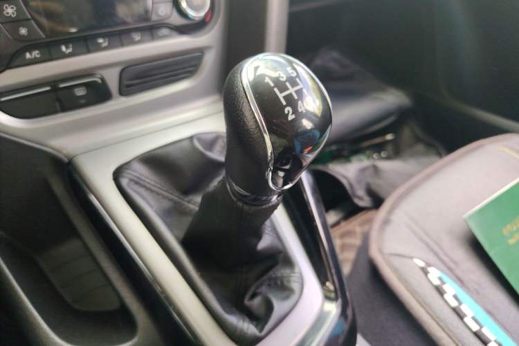 Used Ford Focus 2012 Sedan 1.6L Manual Fashion Edition Gear Lever
