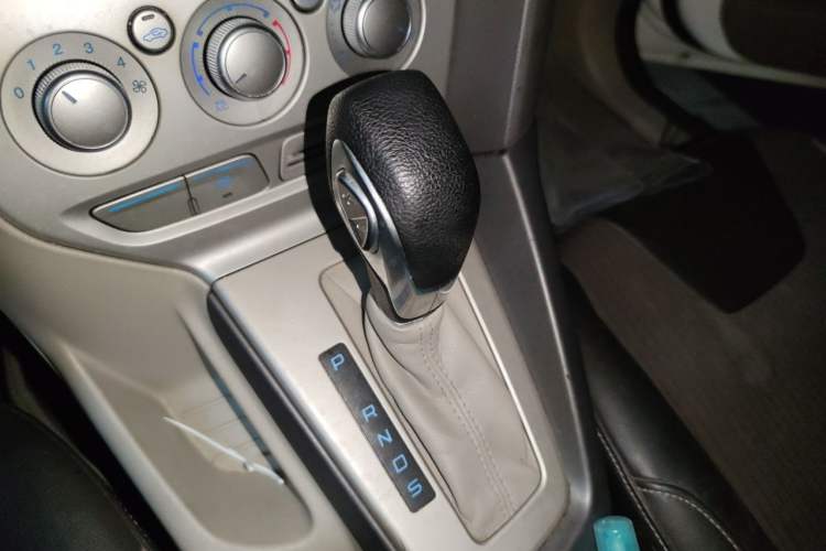 Used Ford Focus 2012 Sedan 1.6L Automatic Comfort Model Gear Lever