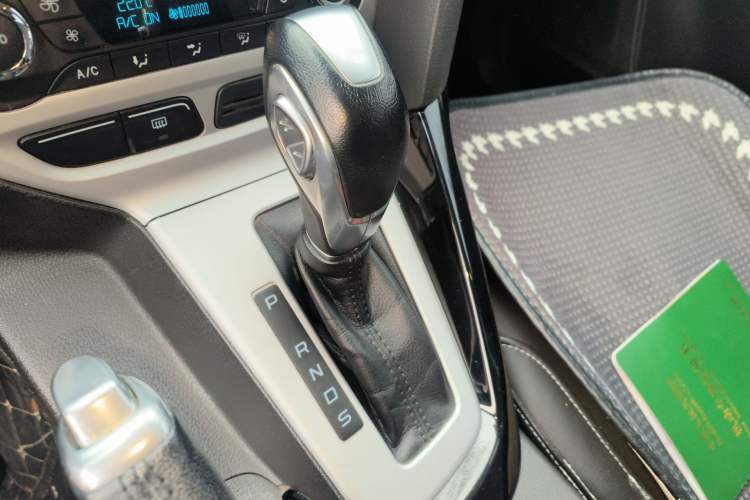 Used Ford Focus 2012 Hatchback 2.0L Automatic Luxury Sport Model Gear Lever