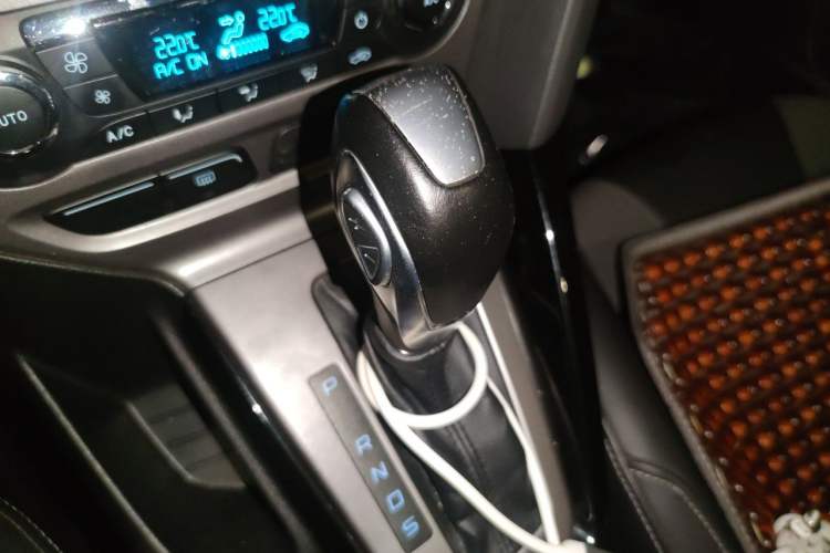 Used Ford Focus 2012 Sedan 1.6L Automatic Fashion Edition Gear Lever