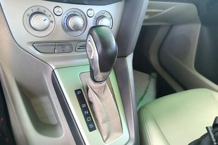 Used Ford Focus 2012 Sedan 1.6L Automatic Comfort Model Gear Lever