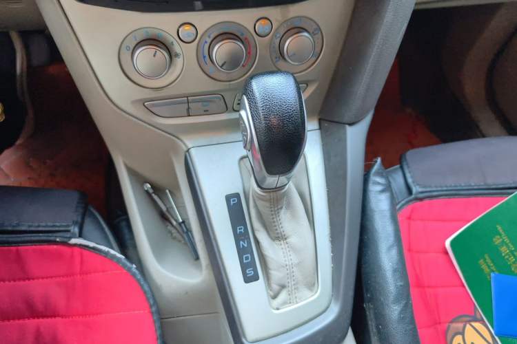 Used Ford Focus 2012 Sedan 1.6L Automatic Comfort Model Gear Lever