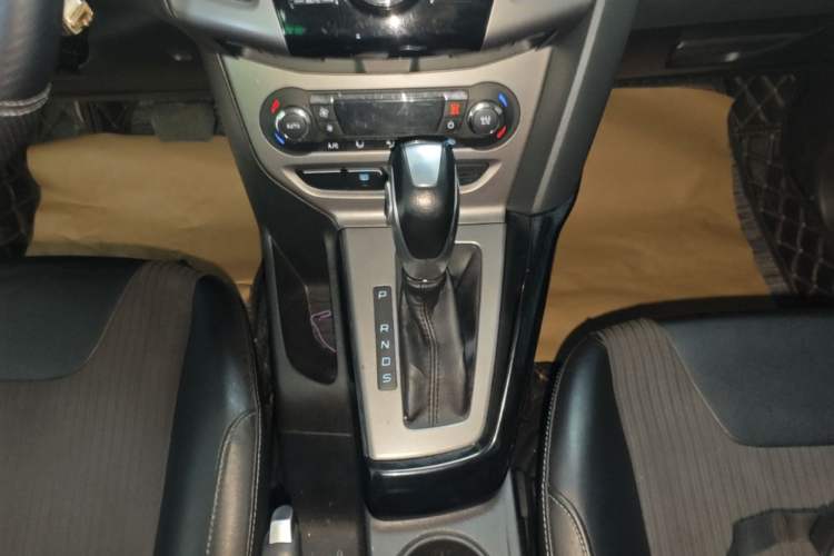Used Ford Focus 2012 Hatchback 1.6L Automatic Fashion Edition Gear Lever
