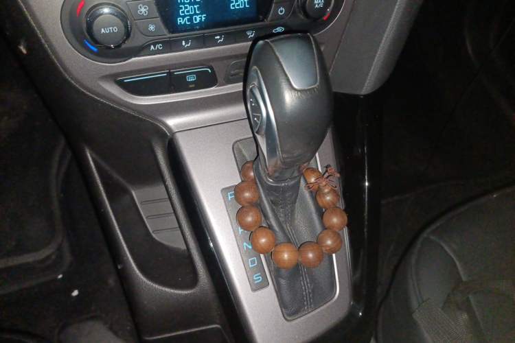 Used Ford Focus 2012 Sedan 1.6L Automatic Fashion Edition Gear Lever