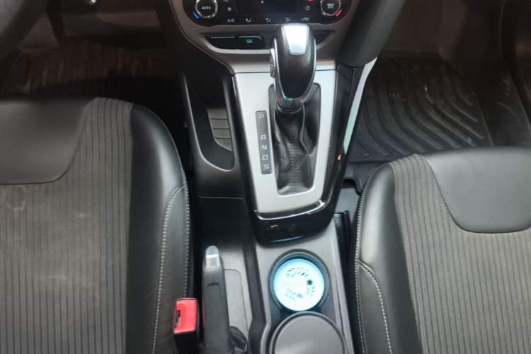Used Ford Focus 2012 Sedan 1.6L Automatic Fashion Edition Gear Lever