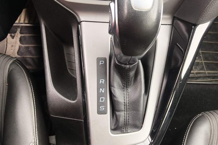 Used Ford Focus 2012 Sedan 1.6L Automatic Fashion Edition Gear Lever