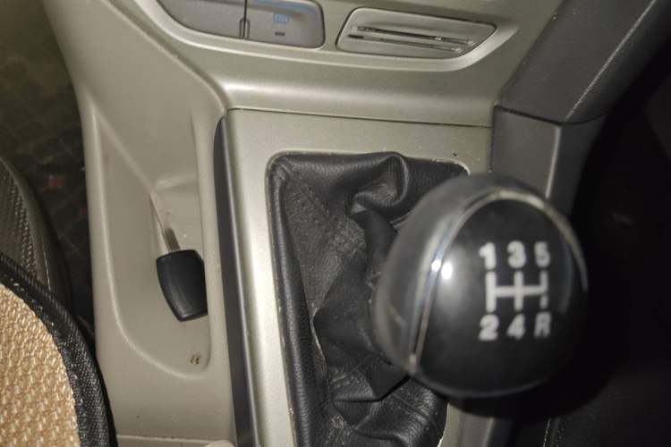 Used Ford Focus 2012 Sedan 1.6L Manual Comfort Model Gear Lever