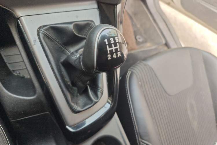 Used Ford Focus 2012 Sedan 1.6L Manual Fashion Edition Gear Lever