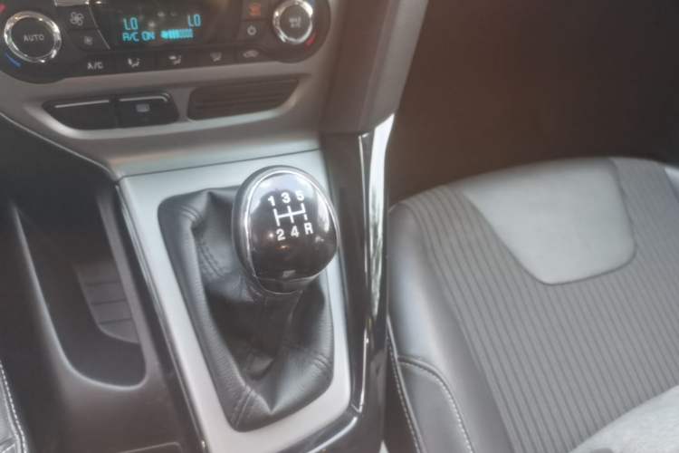 Used Ford Focus 2012 Hatchback 1.6L Manual Fashion Edition Gear Lever