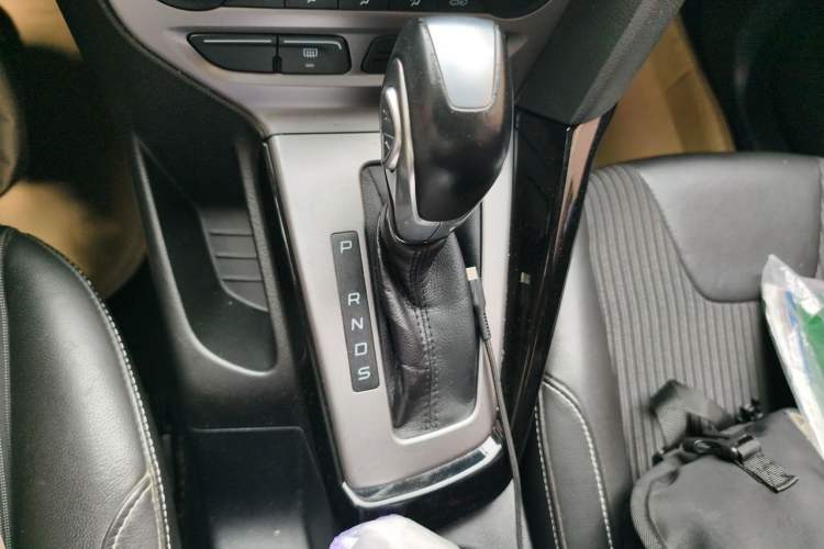 Used Ford Focus 2012 Sedan 1.6L Automatic Fashion Edition Gear Lever