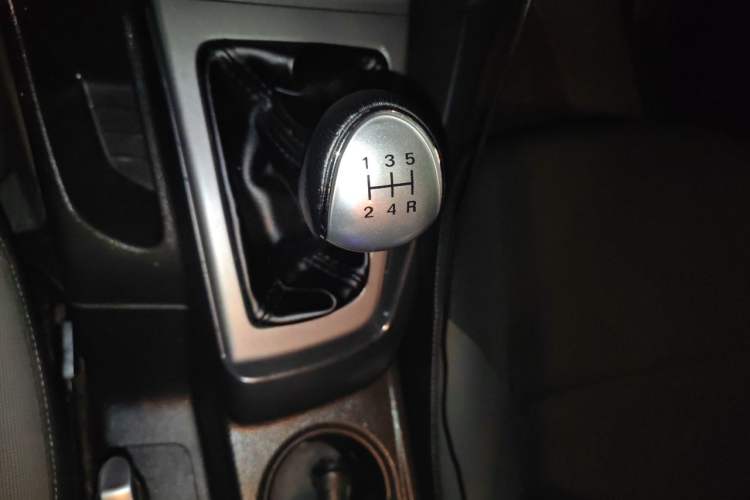 Used Ford Focus 2012 Hatchback 1.6L Manual Comfort Model Gear Lever