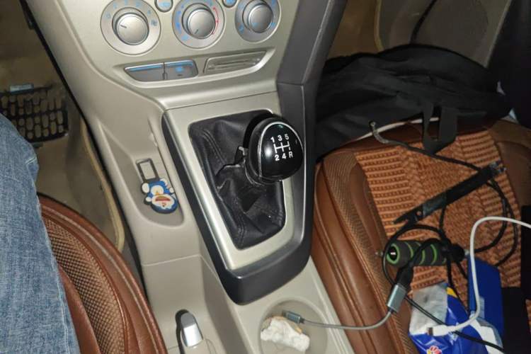 Used Ford Focus 2012 Sedan 1.6L Manual Comfort Model Gear Lever