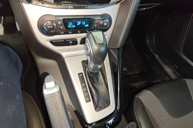 Used Ford Focus 2012 Hatchback 2.0L Automatic Luxury Sport Model Gear Lever