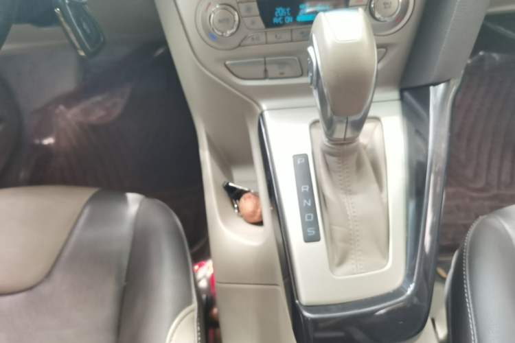 Used Ford Focus 2012 Hatchback 1.6L Automatic Fashion Edition Gear Lever