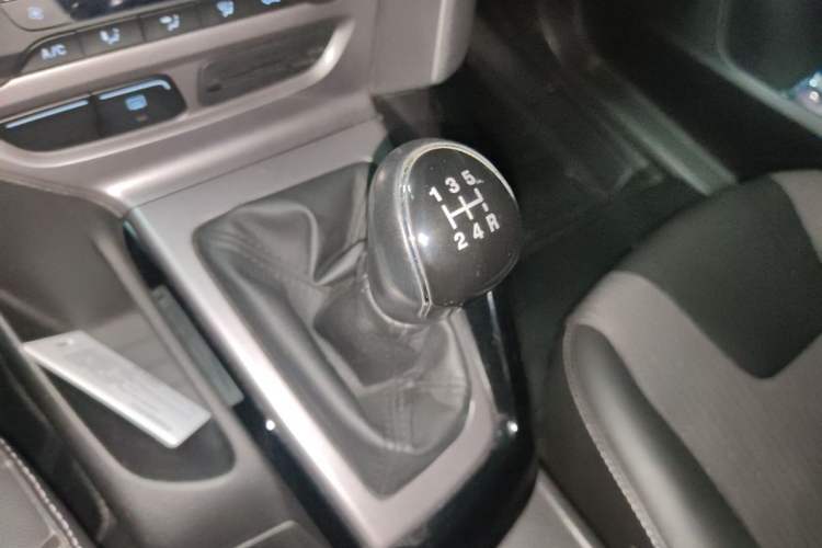 Used Ford Focus 2012 Hatchback 1.6L Manual Fashion Edition Gear Lever