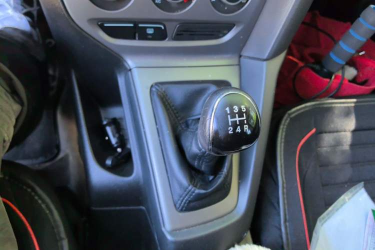 Used Ford Focus 2012 Hatchback 1.6L Manual Comfort Model Gear Lever