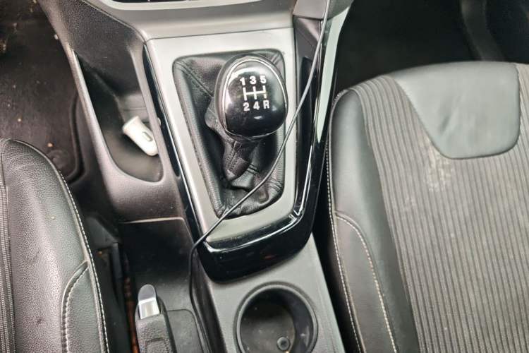 Used Ford Focus 2012 Sedan 1.6L Manual Fashion Edition Gear Lever